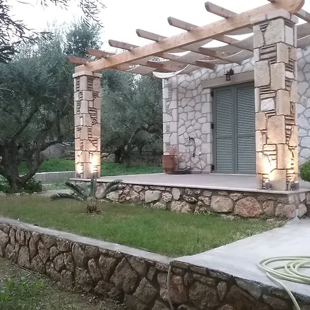 Lobos Villa Keri